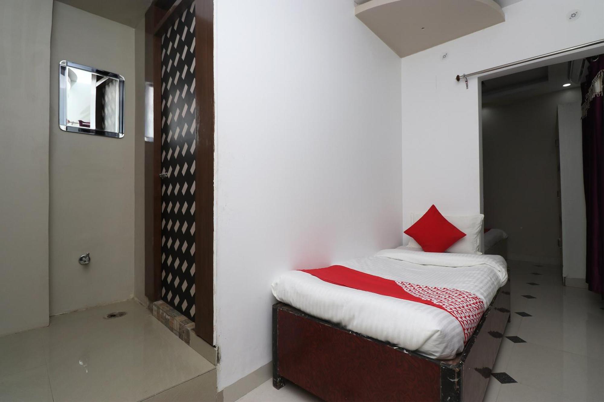 Hotel O Swastik Resort Colonelganj Exterior photo